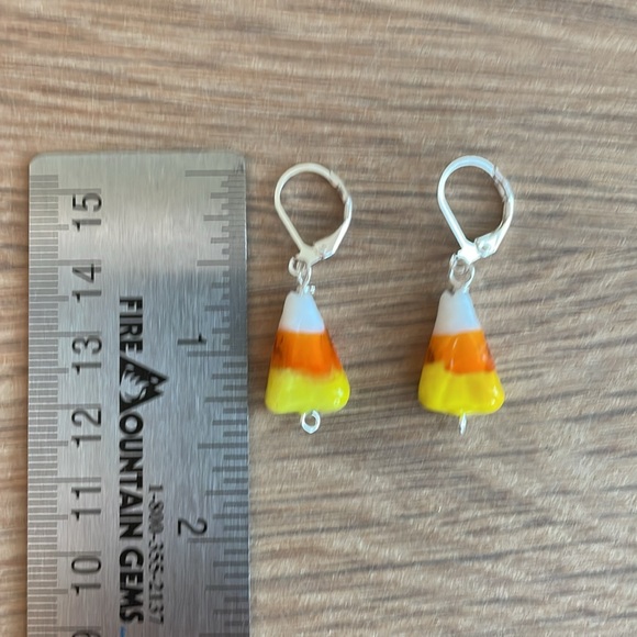 HAND CRAFTED GLASS CANDY CORN EARRINGS Yellow Orange White - Picture 5 of 12